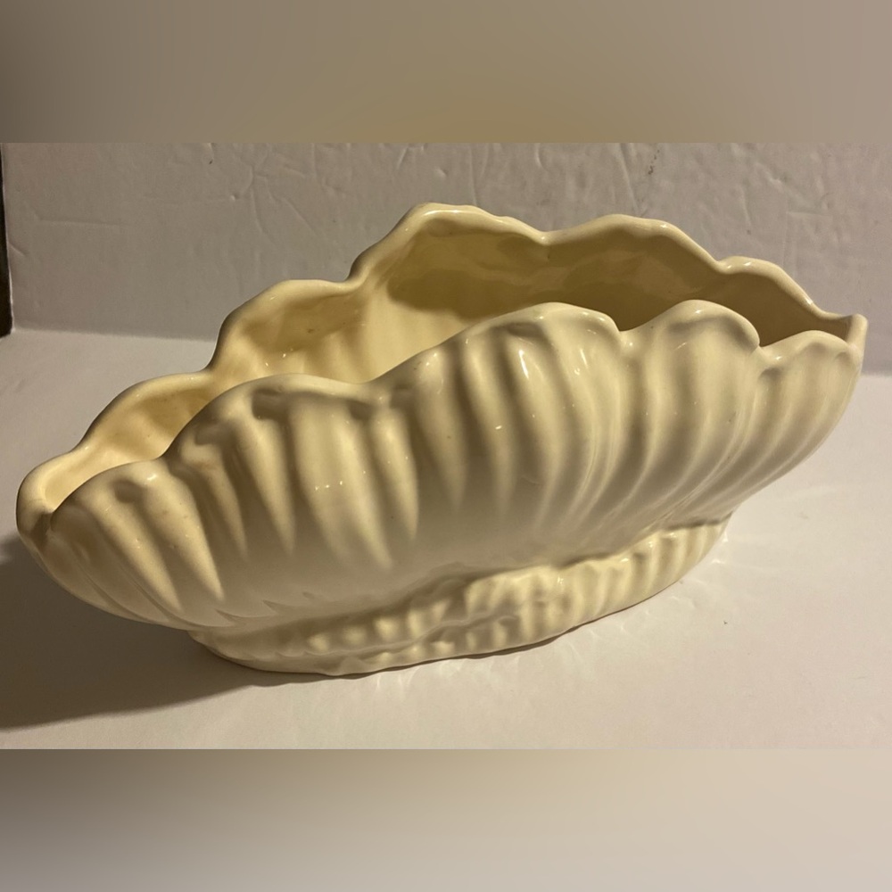 Vintage #123 USA white Shell Planter